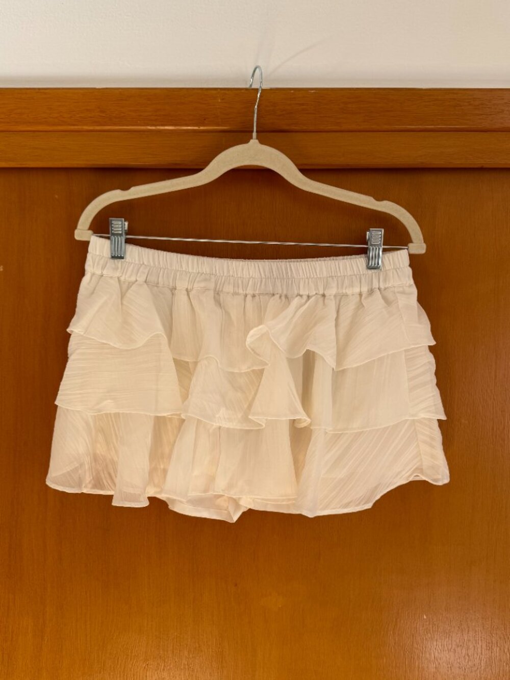 OAK + FORT RUFFLED TIERED CHIFFON MINI SKORT